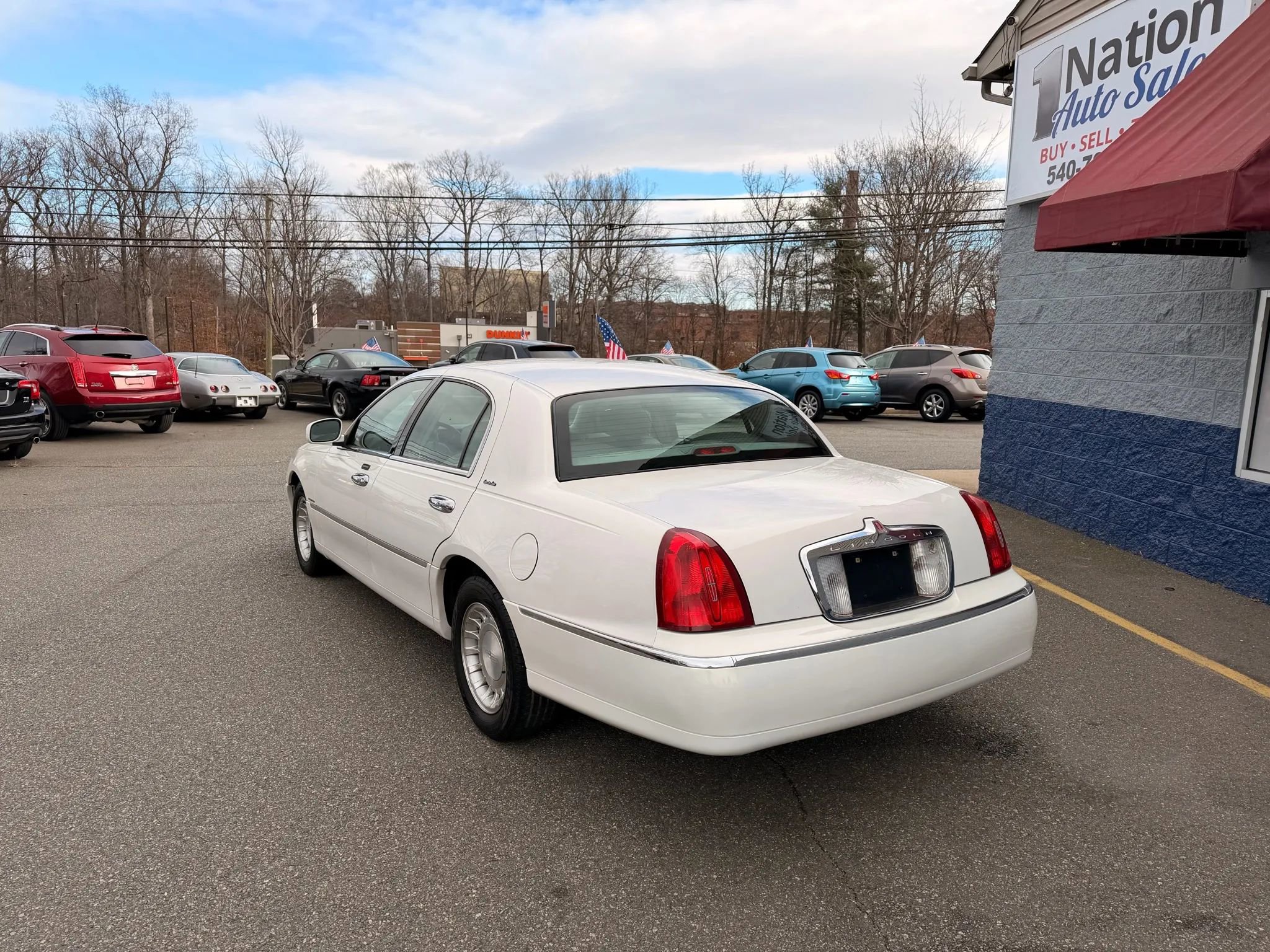 Used 2001 Lincoln Town Car Executive image 4