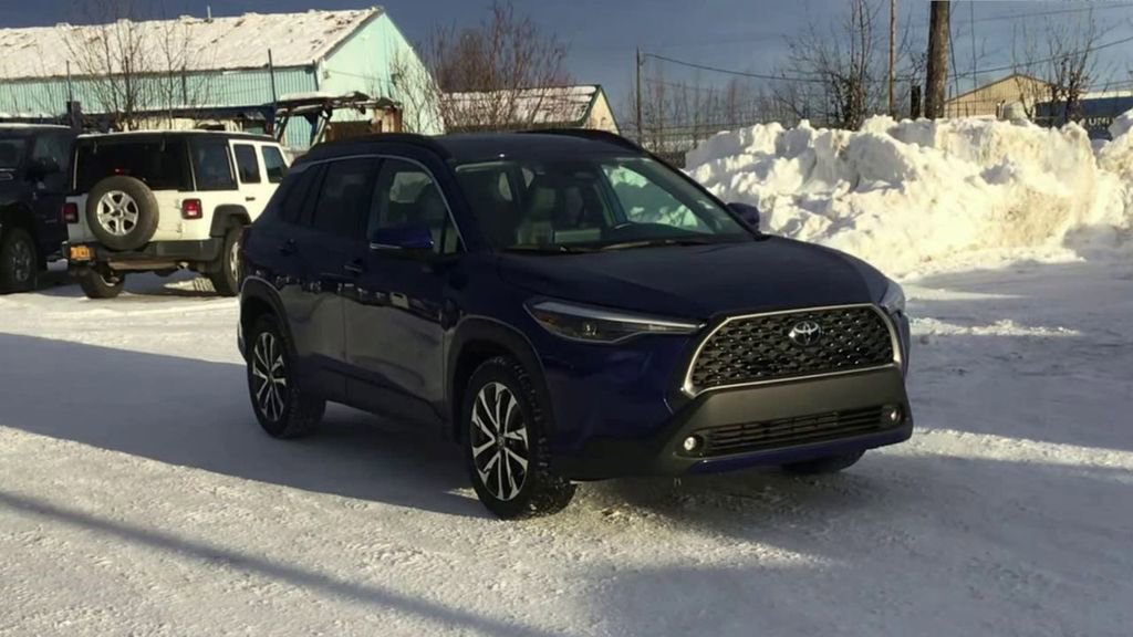 Used 2023 Toyota Corolla Cross XLE w/ Convenience Package image 2