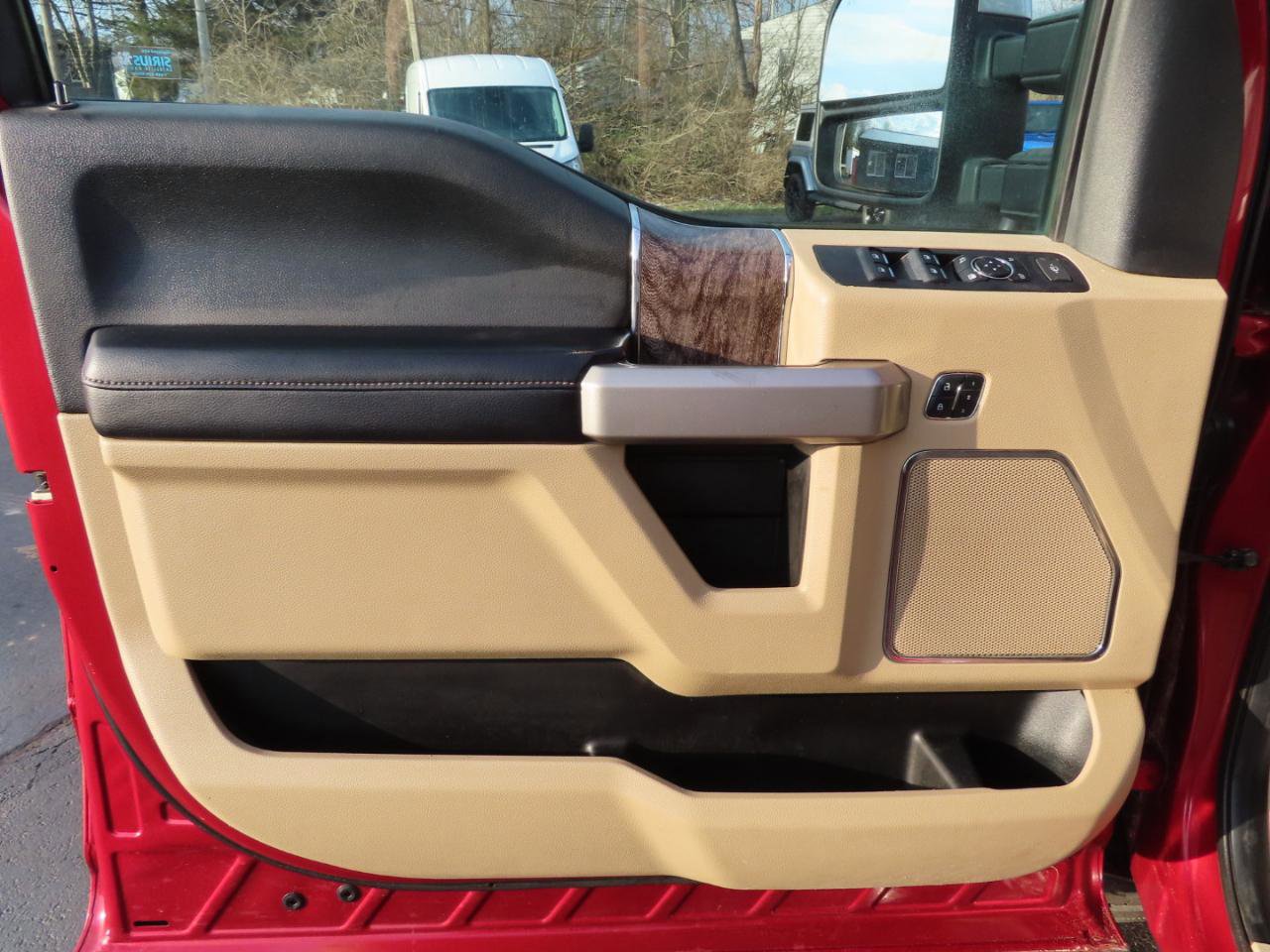 Used 2017 Ford F350 Lariat w/ Chrome Package image 25