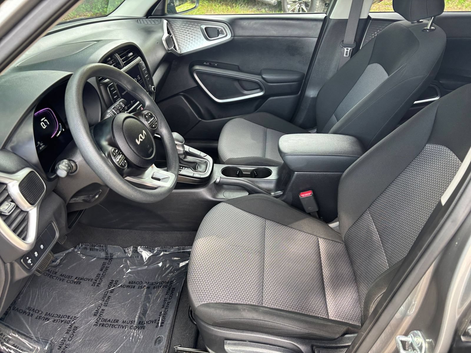 Used 2025 Kia Soul LX w/ LX Technology Package FWD image 25