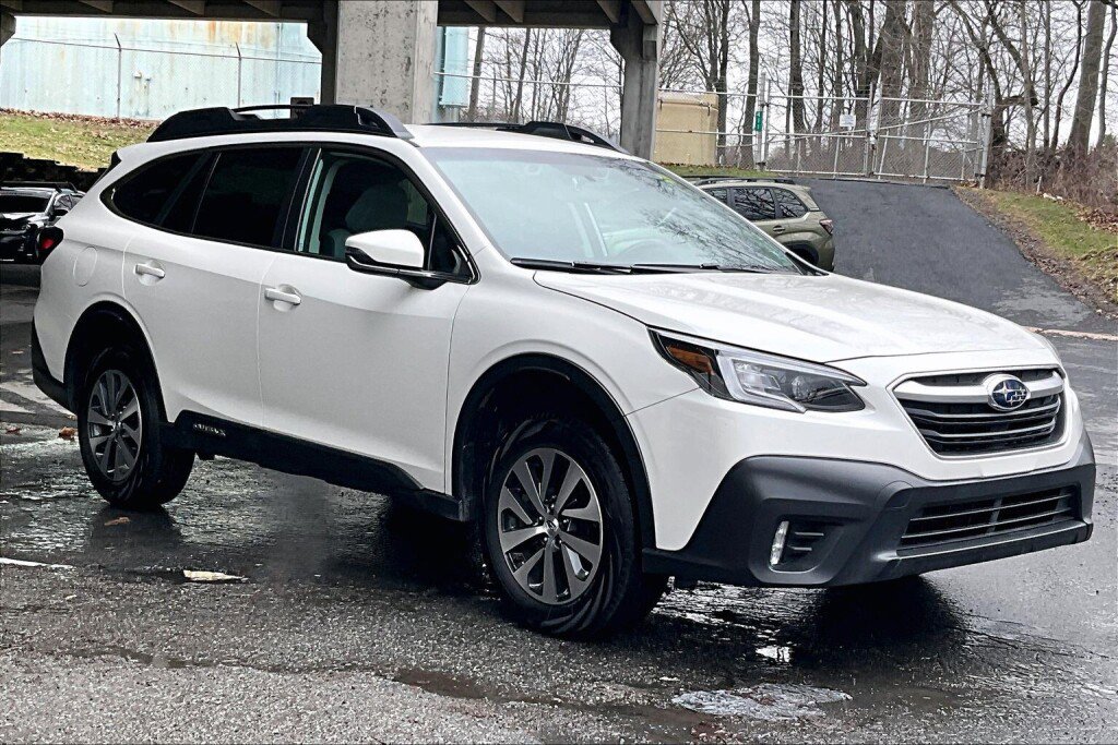 Certified 2022 Subaru Outback Premium image 18
