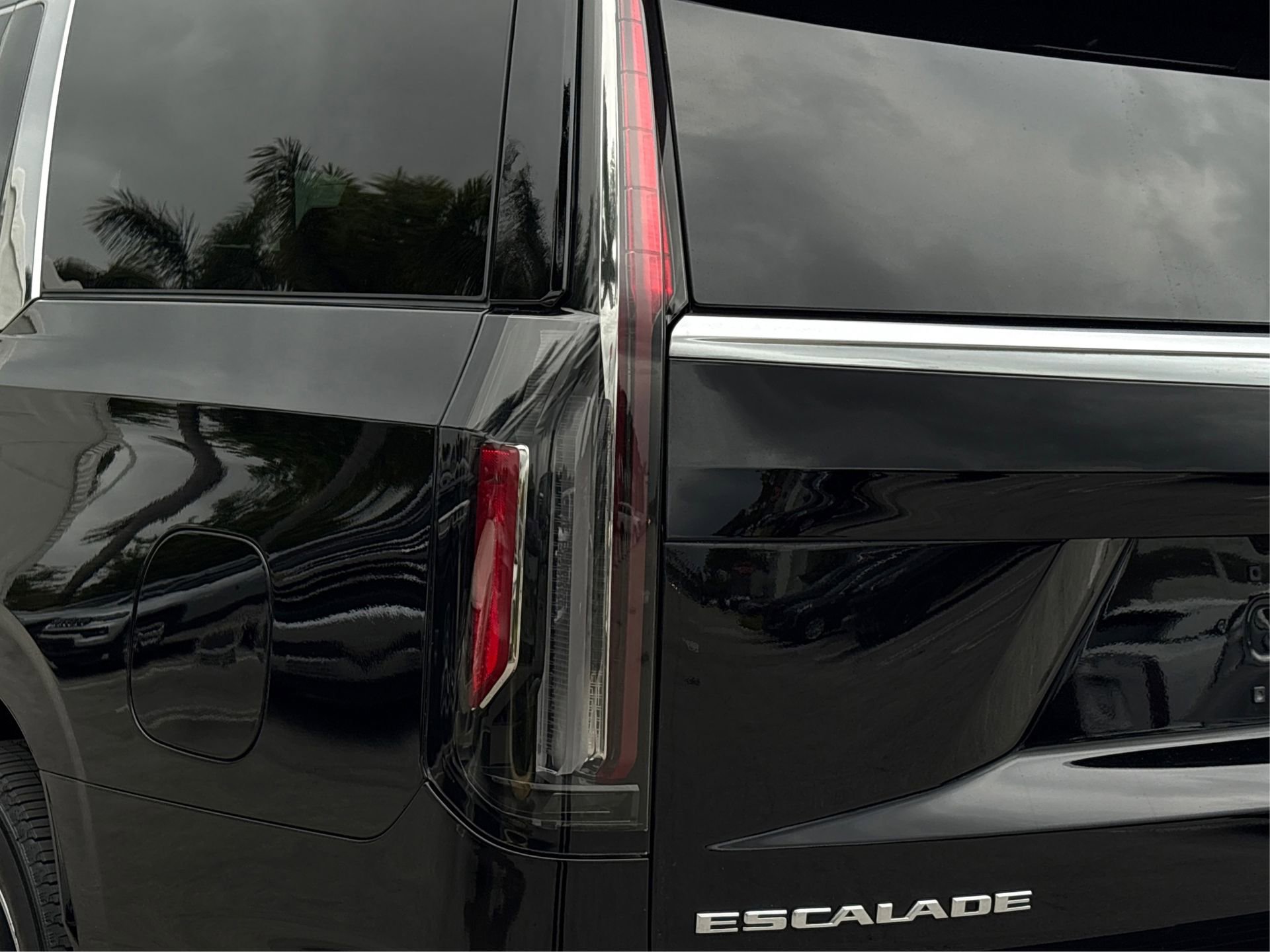Certified 2024 Cadillac Escalade ESV Premium Luxury Platinum image 15