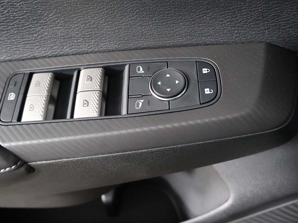 New 2026 Mitsubishi Outlander LE FWD image 36