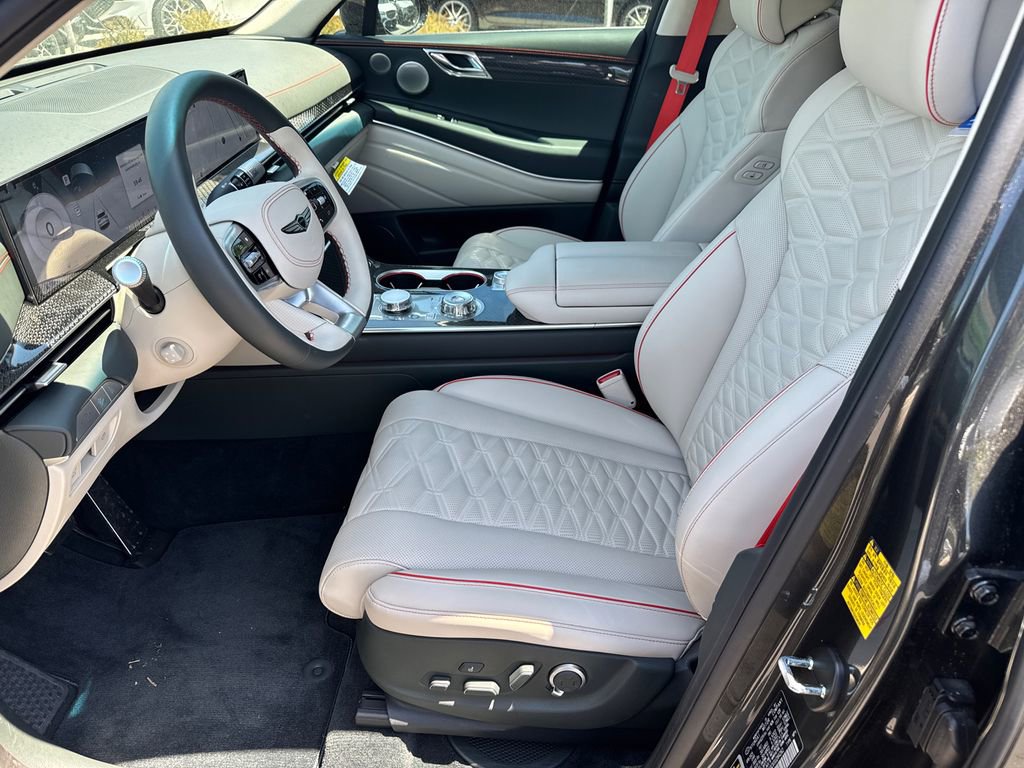 Used 2025 Genesis GV80 3.5T e-SC AWD/4WD image 9