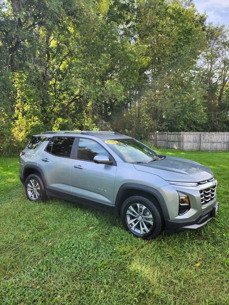 Used 2025 Chevrolet Equinox LT w/ Convenience Package II AWD/4WD image 1