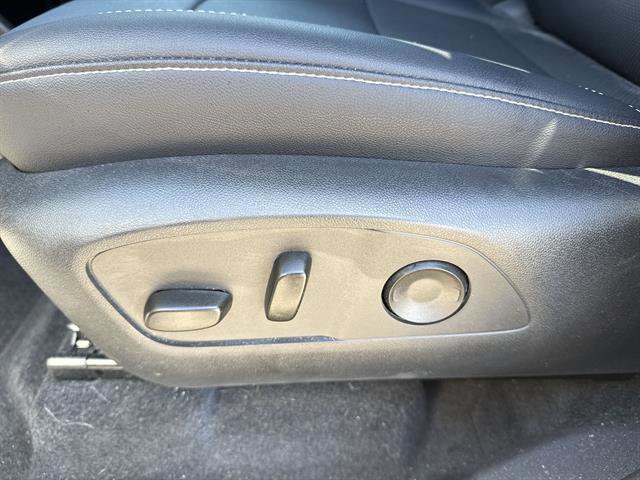 Used 2025 Chevrolet Traverse LT w/ Driver Confidence Package image 14