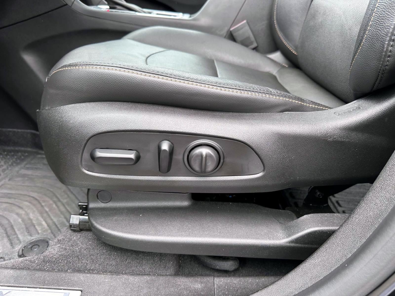 Used 2021 Chevrolet Equinox Premier AWD/4WD image 11