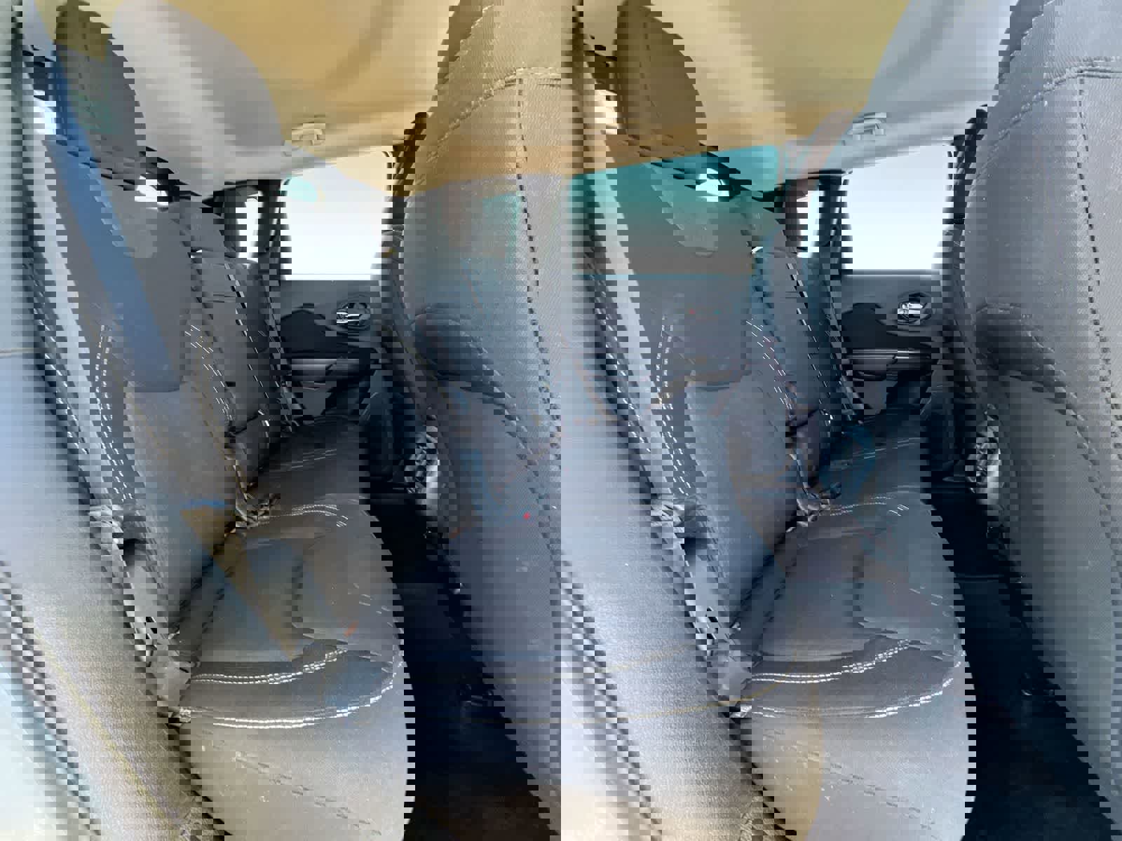 Used 2016 Jeep Cherokee Latitude w/ Cold Weather Group image 20