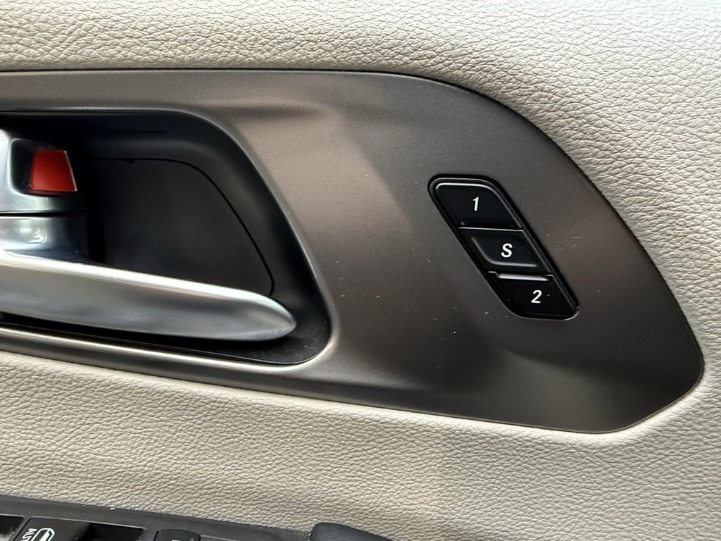 Used 2023 Chrysler Pacifica Touring-L image 29