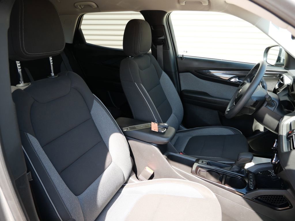 Used 2024 Chevrolet TrailBlazer LT AWD/4WD image 17