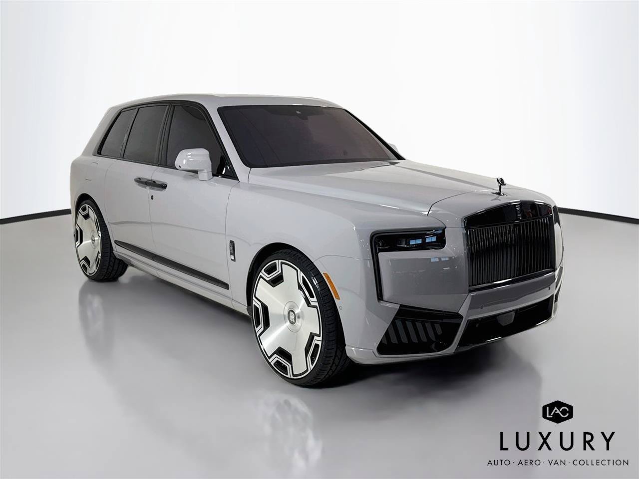 Used 2025 Rolls-Royce Cullinan Black Badge AWD/4WD image 3