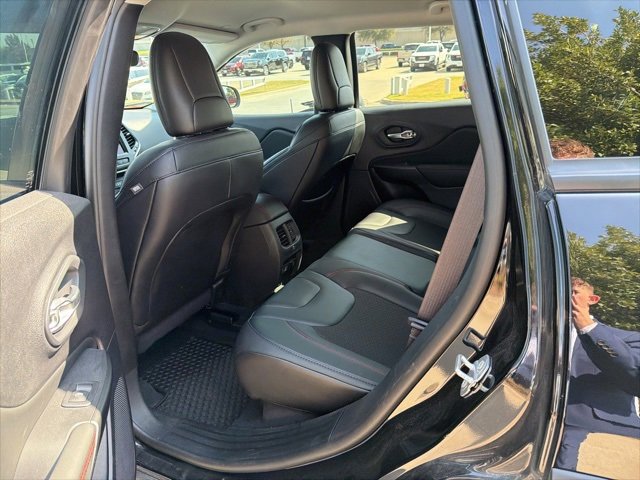 Used 2022 Jeep Cherokee Trailhawk image 7