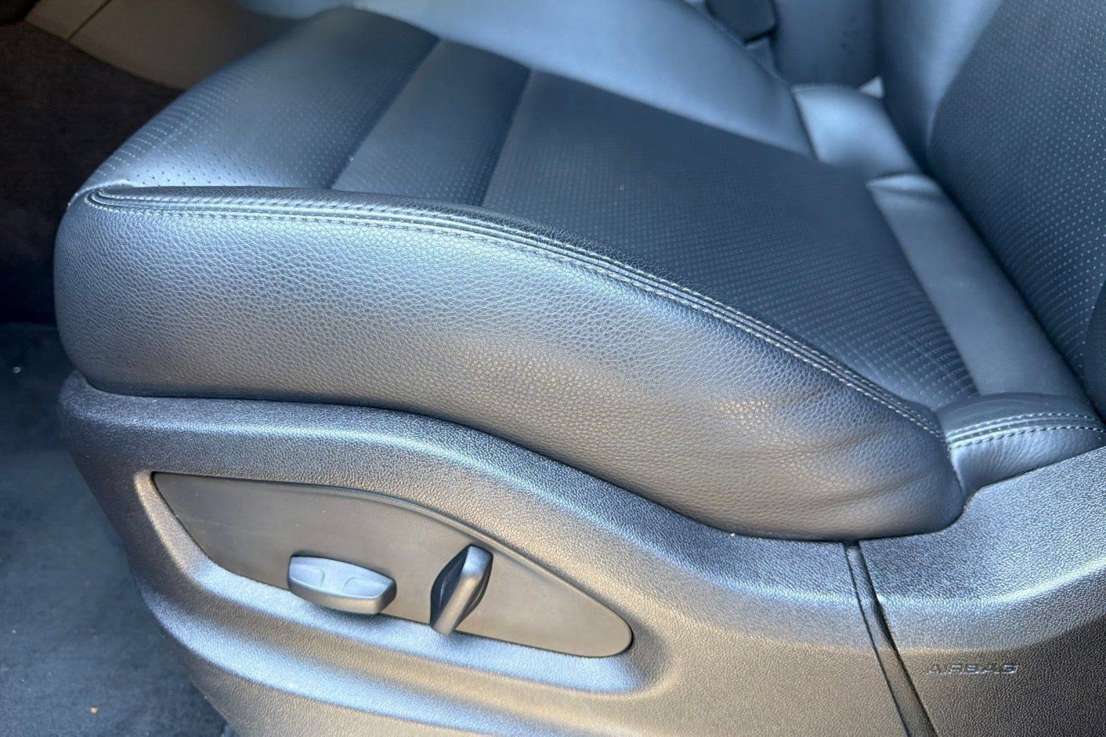 Used 2023 Porsche Cayenne AWD/4WD image 16