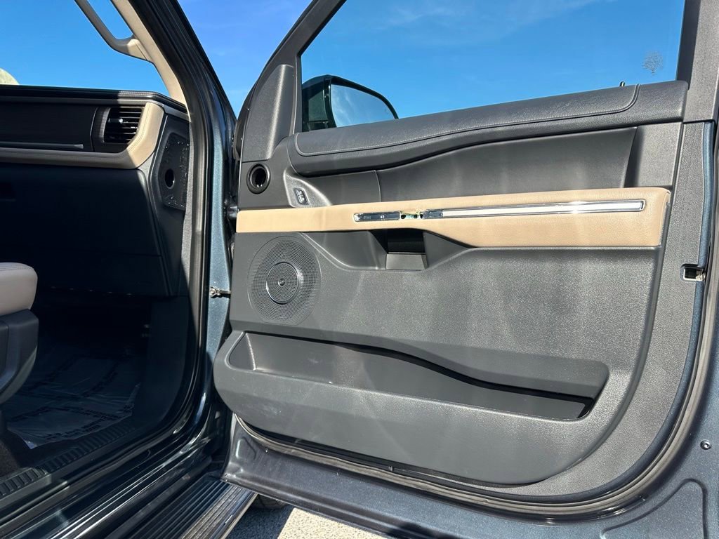 Used 2023 Ford Expedition Limited AWD/4WD image 19