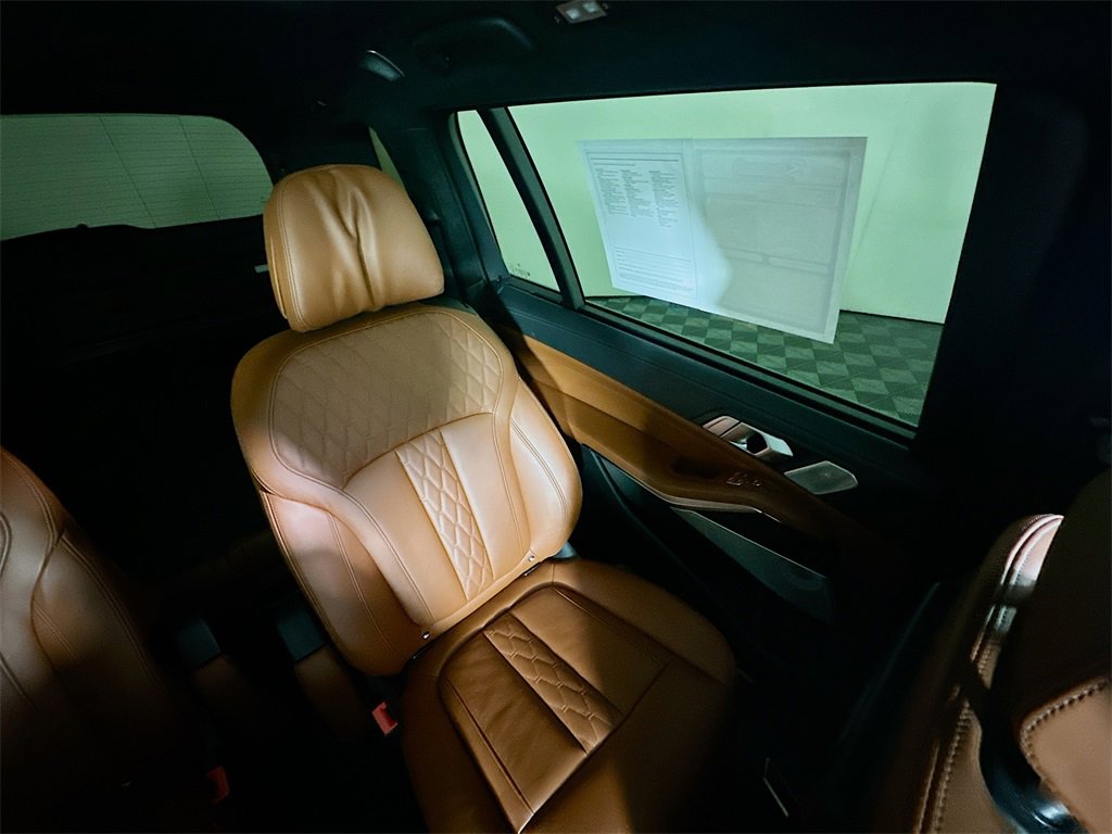 Used 2019 BMW X7 xDrive50i w/ Dynamic Handling Package image 14