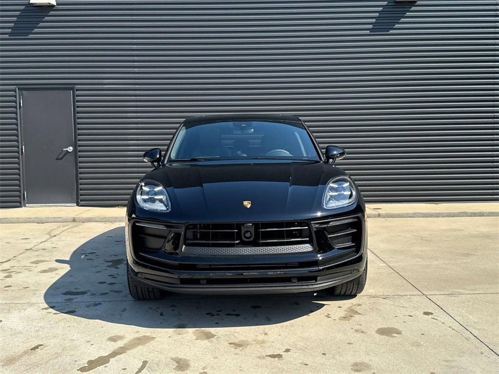 Used 2025 Porsche Macan AWD/4WD image 10