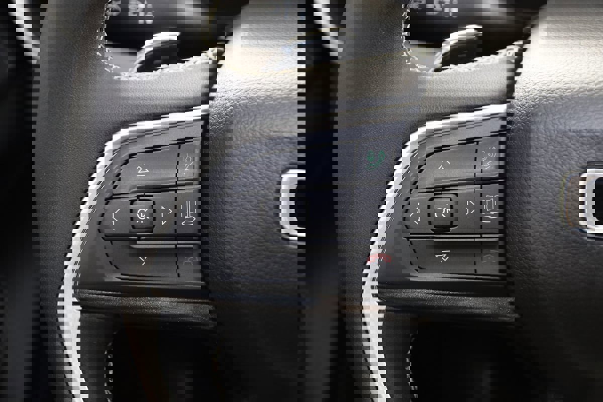 Used 2023 Jeep Grand Cherokee L Laredo image 35