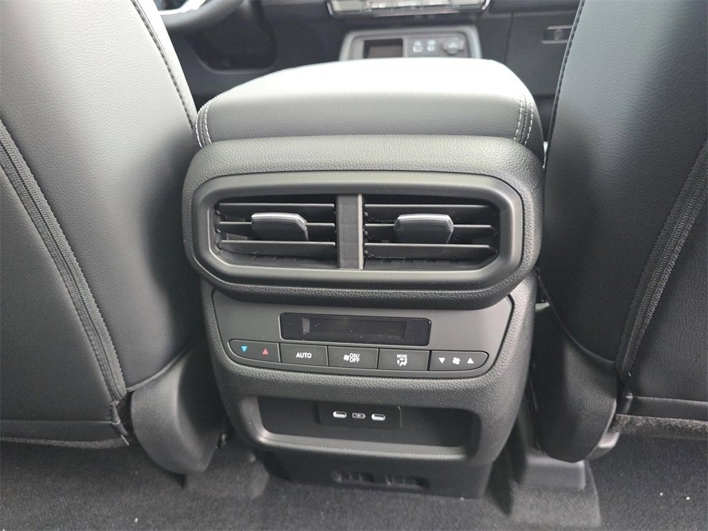 New 2025 Honda Pilot Touring image 27