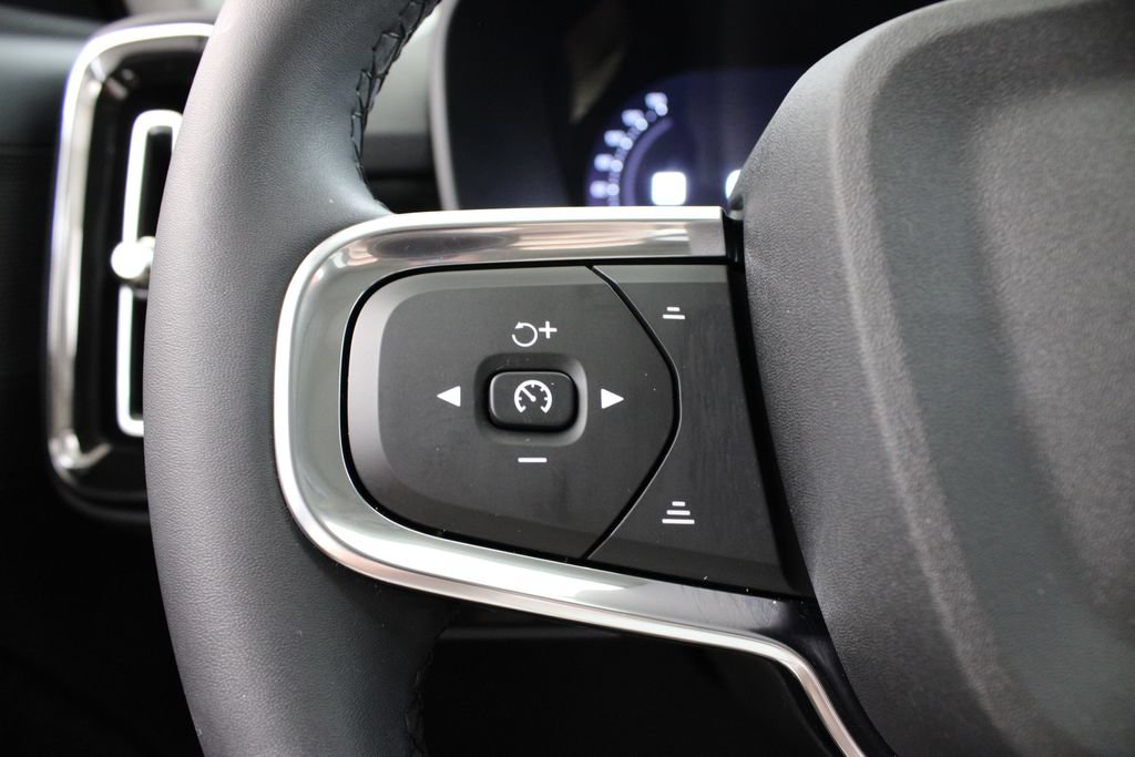 Used 2024 Volvo XC40 B5 Plus w/ Protection Package AWD/4WD image 27