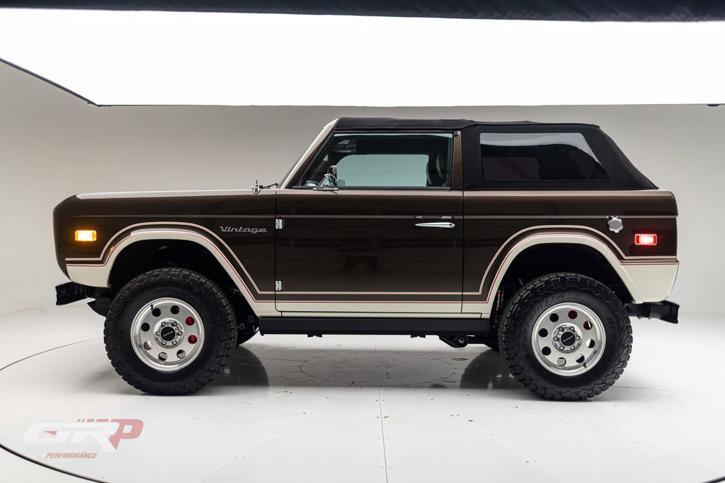 Used 2025 Ford Bronco Badlands image 6