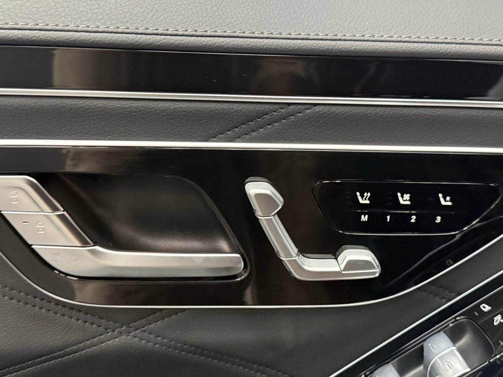 Used 2025 Mercedes-Benz S 63 AMG S image 19