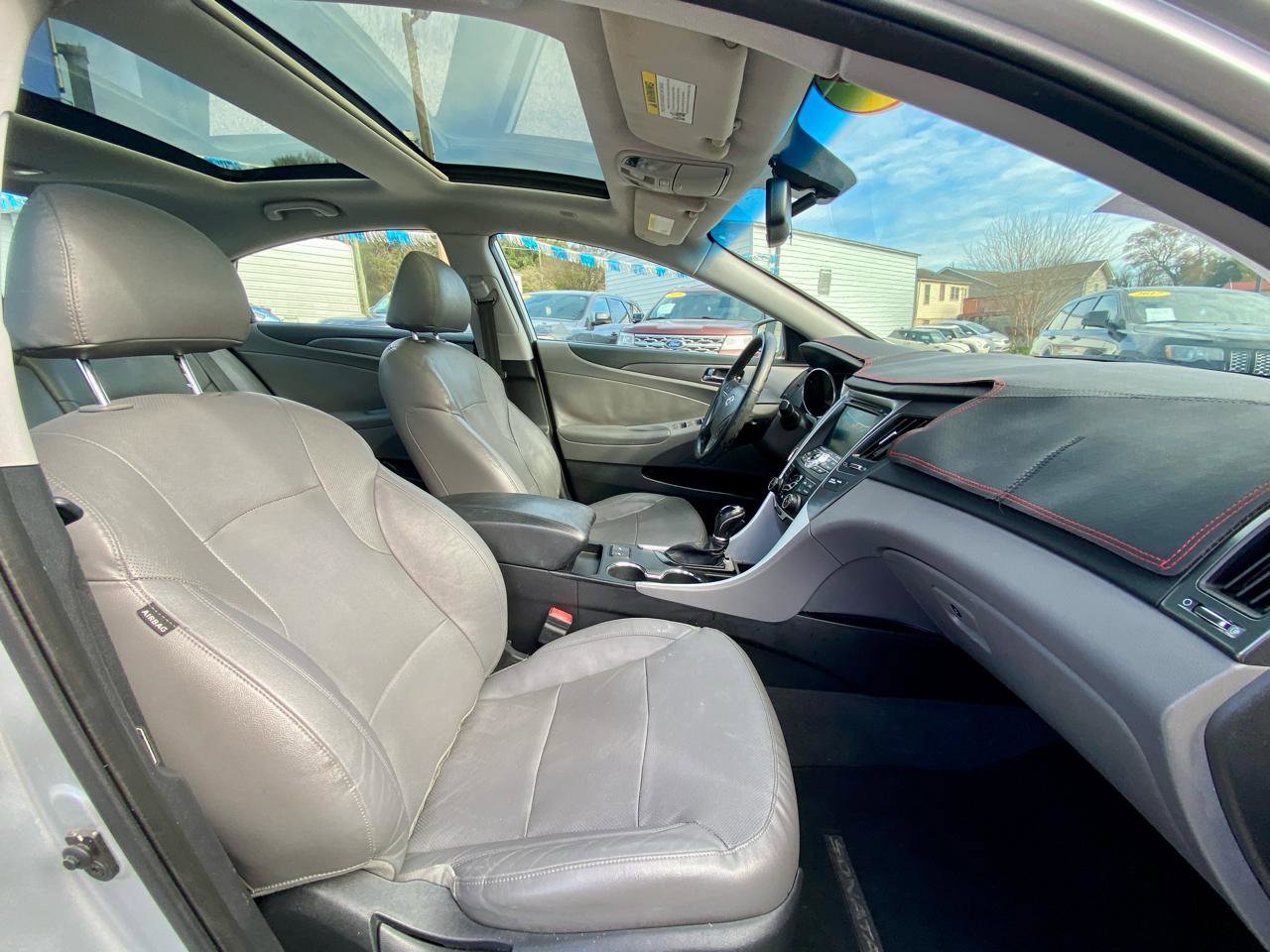 Used 2014 Hyundai Sonata Limited w/ Panoramic Sunroof Package 02 FWD image 9