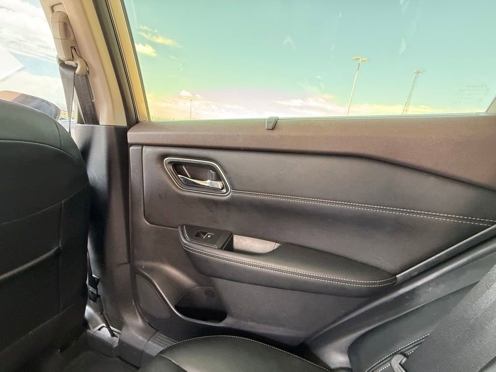 Used 2023 Nissan Rogue Platinum FWD image 21