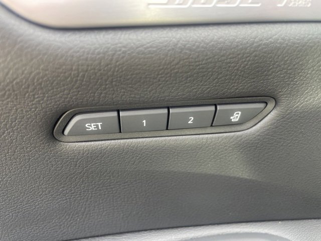 Used 2025 Cadillac XT5 Premium Luxury w/ Technology Package image 12