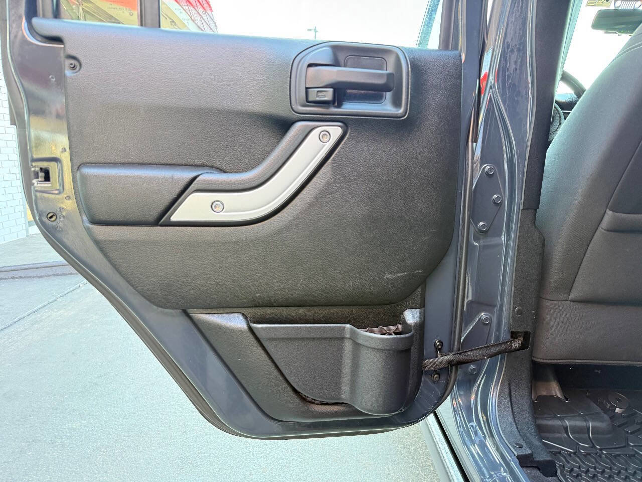 Used 2017 Jeep Wrangler Unlimited Rubicon w/ Cold Weather Group image 21