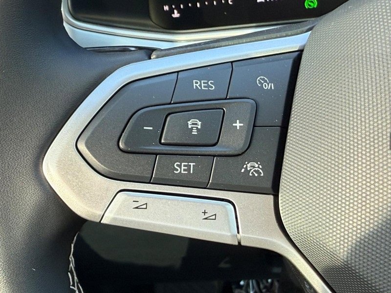 New 2025 Volkswagen Taos SE image 10