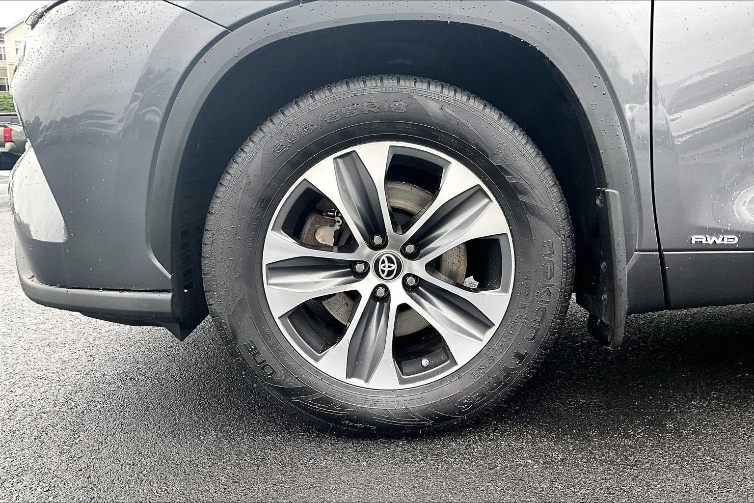 Used 2023 Toyota Highlander XLE AWD/4WD image 9