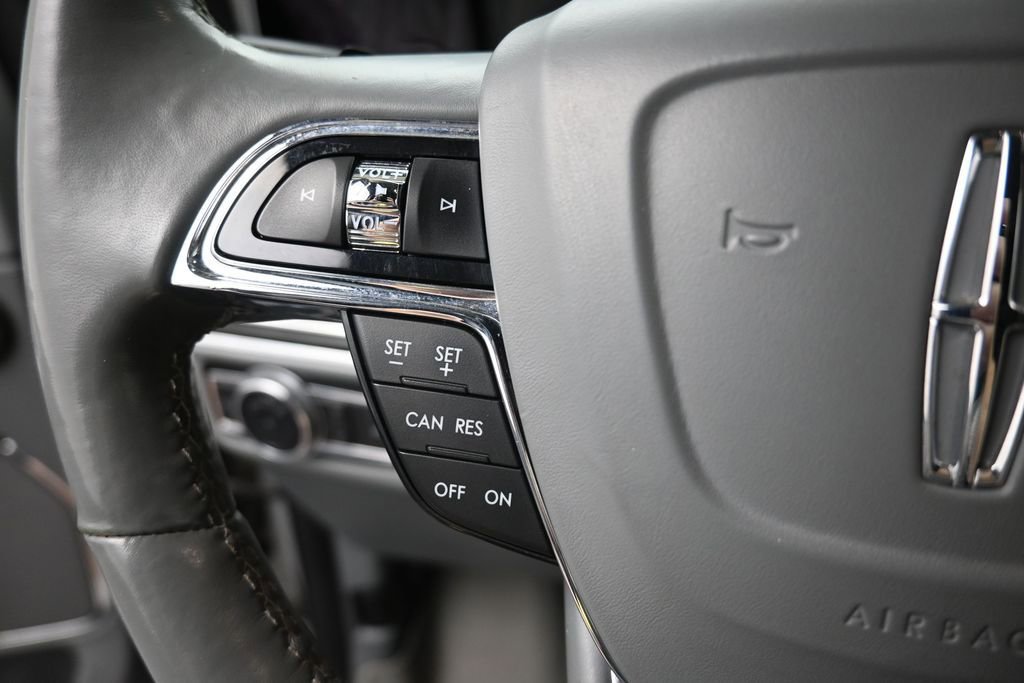 Used 2019 Lincoln Navigator Select RWD image 6