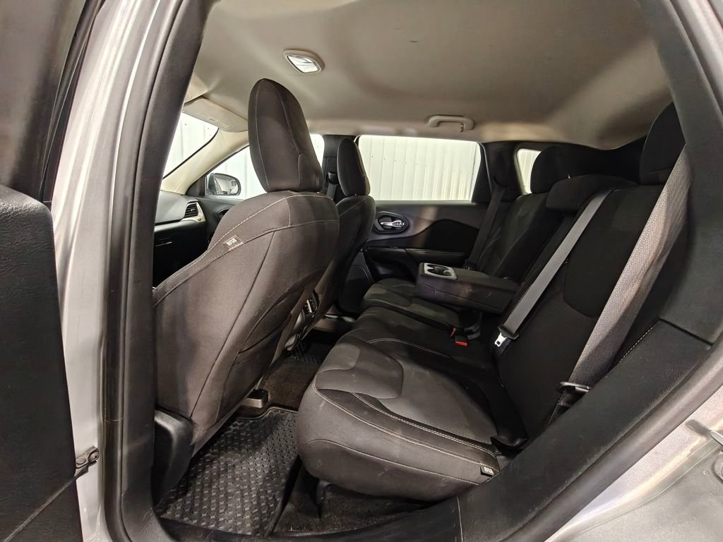 Used 2015 Jeep Cherokee Latitude w/ Cold Weather Group image 25