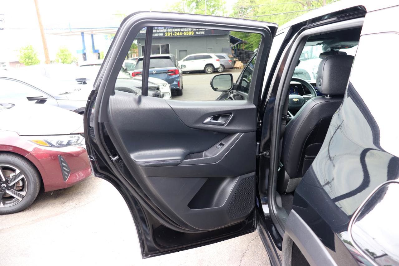 Used 2026 Chevrolet Equinox LT w/ Convenience Package II FWD image 24