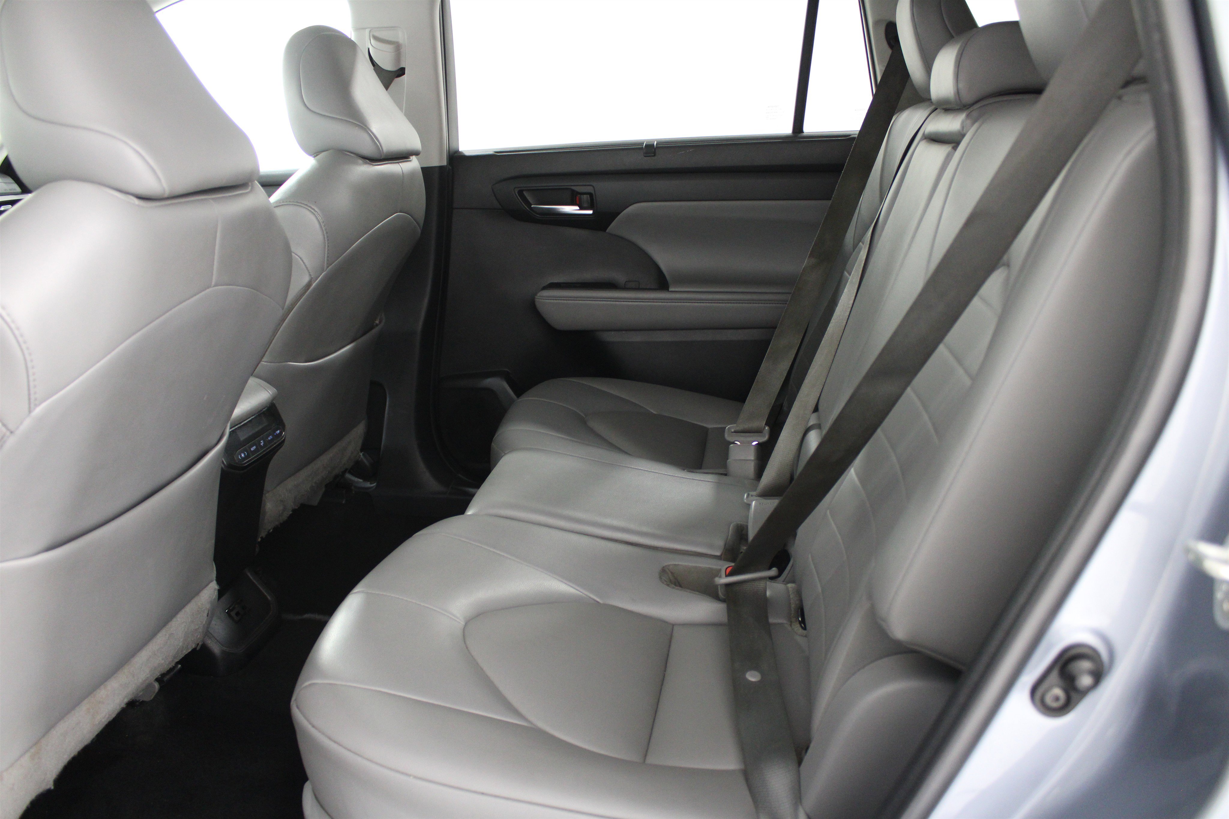 Used 2022 Toyota Highlander XLE image 20