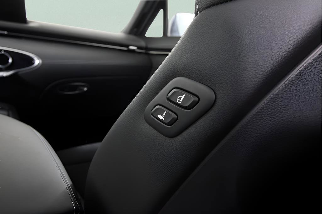 Used 2024 Genesis GV70 2.5T w/ Sport Prestige Package image 15