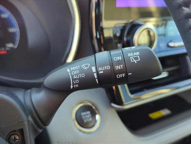 Used 2023 Toyota Highlander Platinum FWD image 16