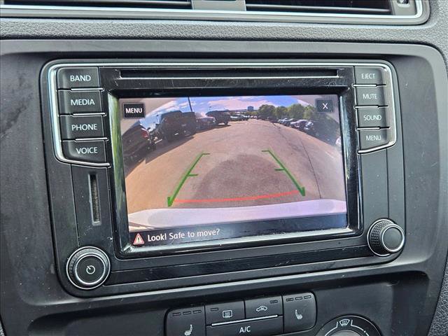 Used 2017 Volkswagen Jetta SE image 12