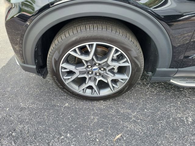 Used 2025 Ford Explorer Platinum w/ Ultimate Package image 5