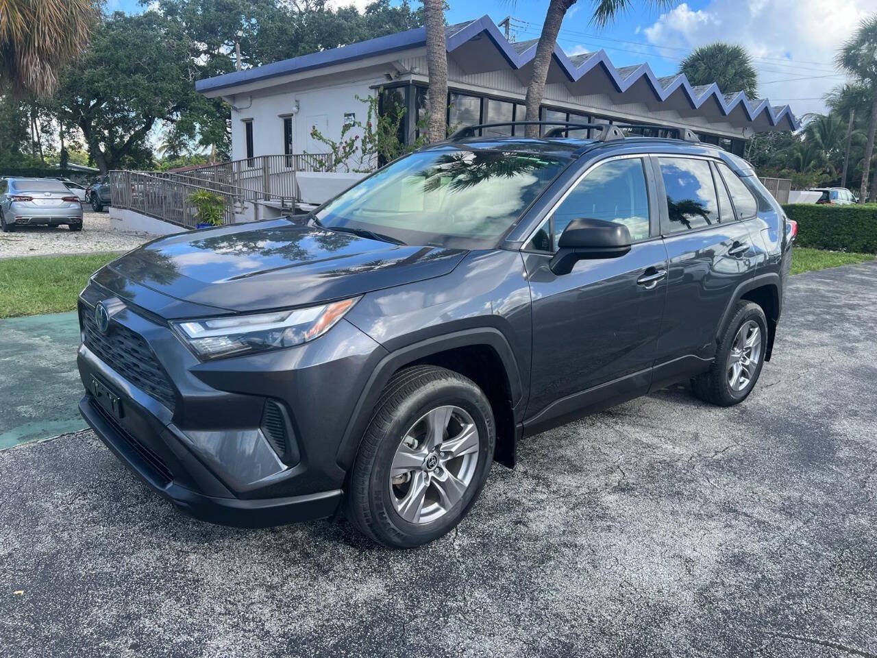 Used 2023 Toyota RAV4 LE AWD/4WD image 2