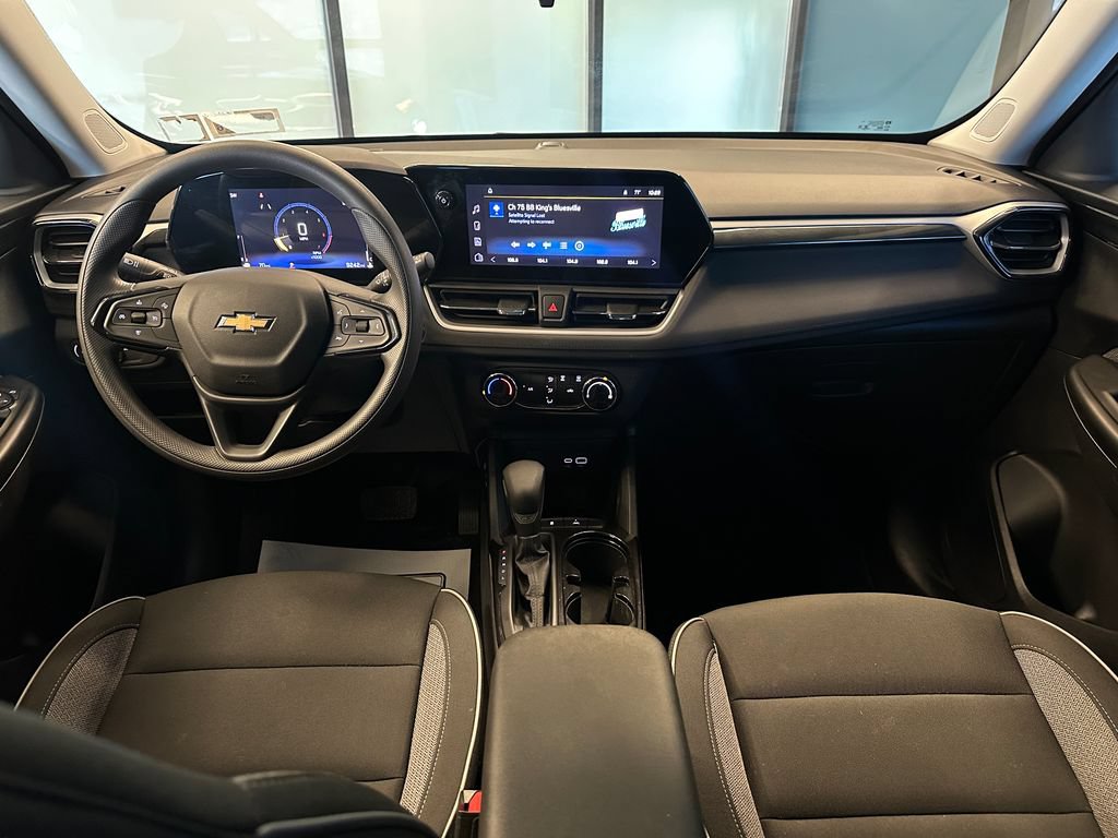 Used 2024 Chevrolet TrailBlazer LS w/ LS Convenience Package FWD image 9