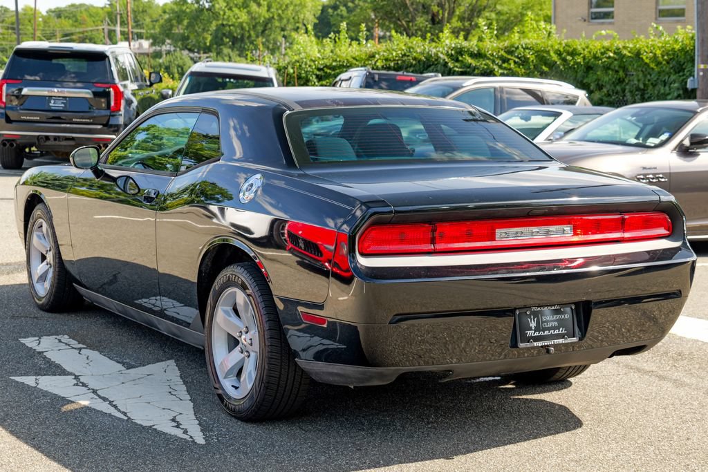Used 2013 Dodge Challenger SXT RWD image 5