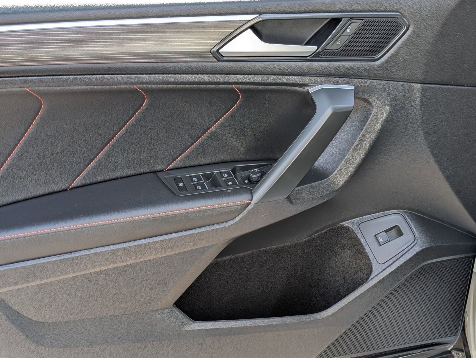 Used 2024 Volkswagen Tiguan SE image 14