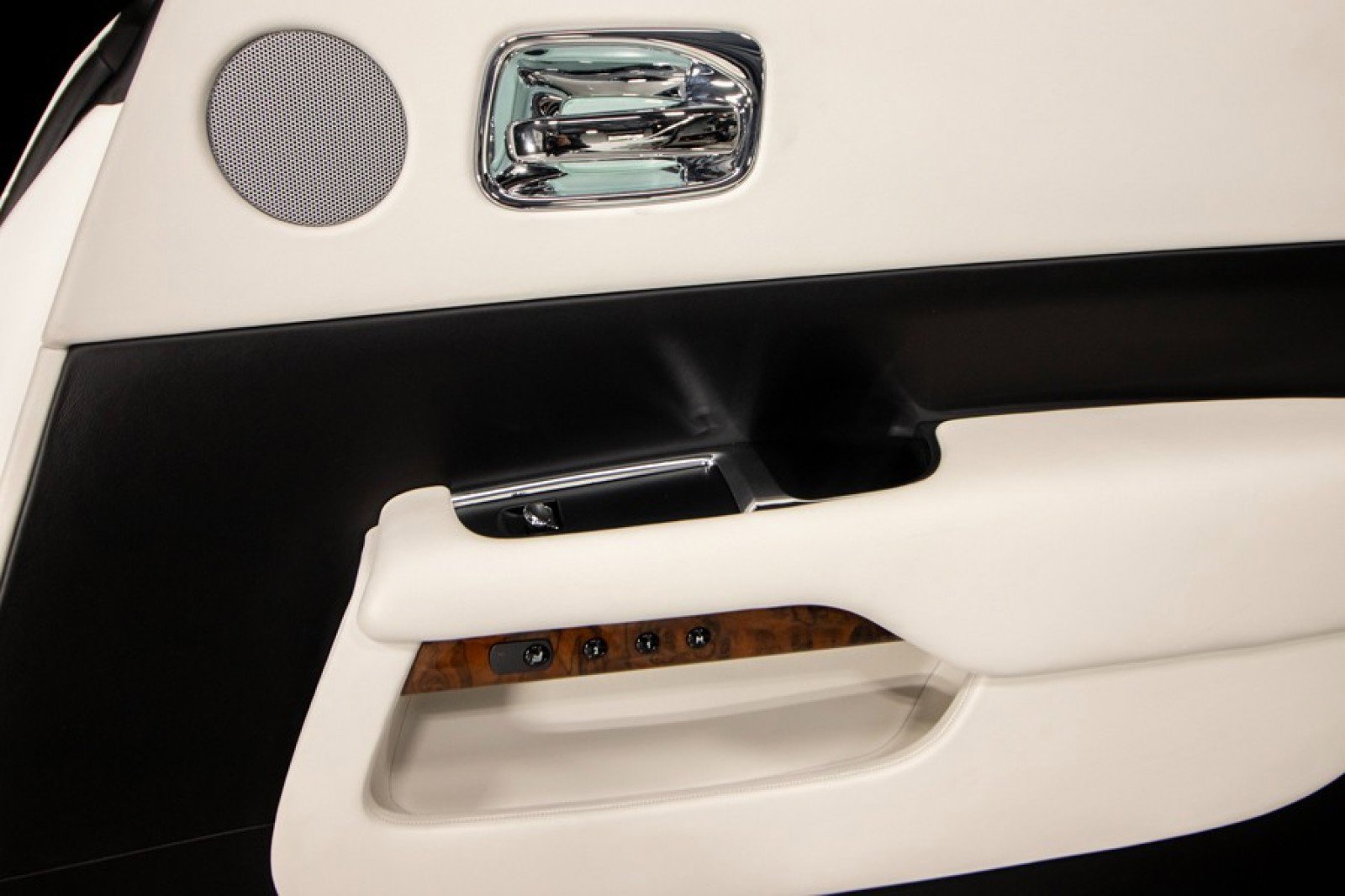 Used 2017 Rolls-Royce Dawn image 46