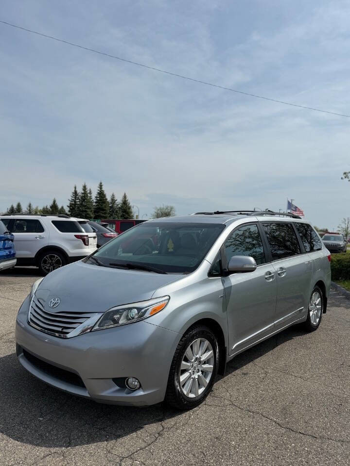 Used 2017 Toyota Sienna Limited Premium AWD/4WD image 3