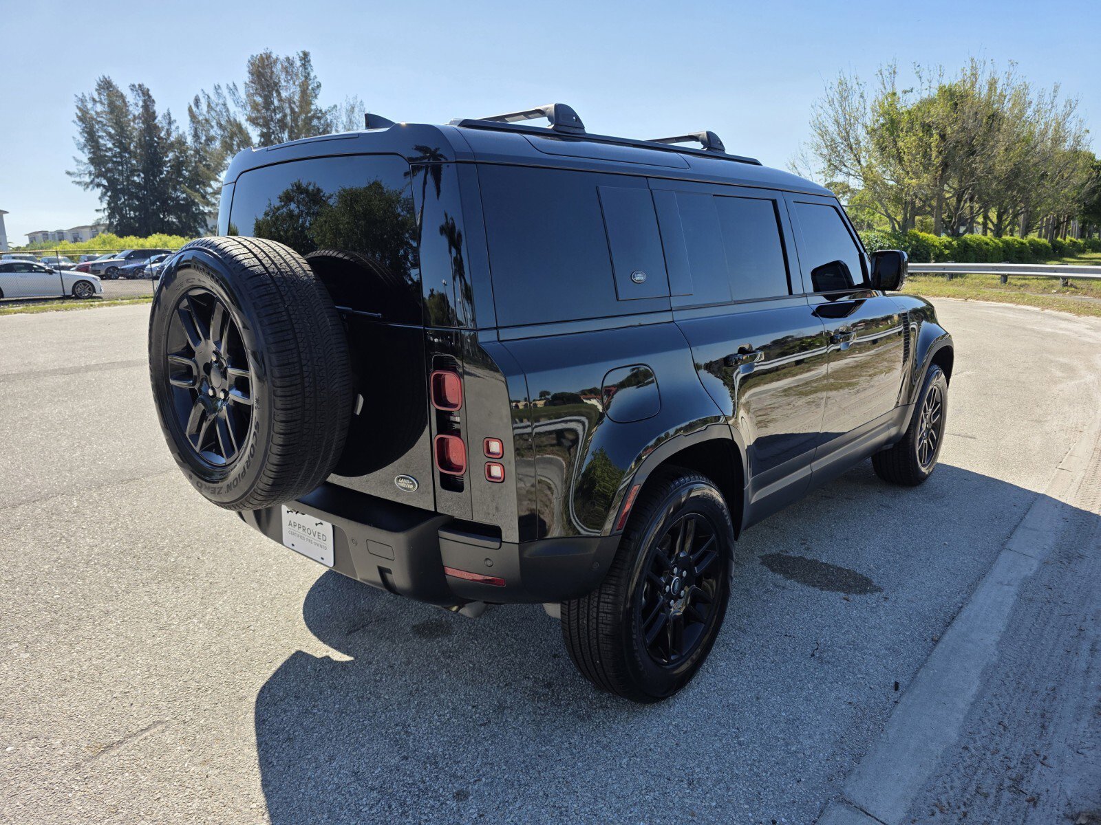 Used 2023 Land Rover Defender 110 image 25