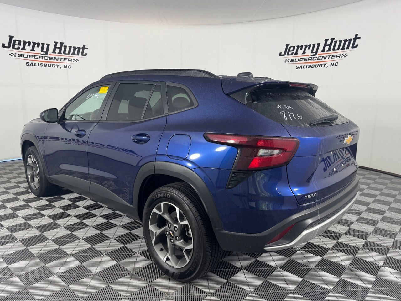 Used 2024 Chevrolet Trax LT FWD image 9