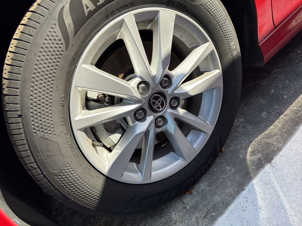 Used 2025 Toyota Camry LE image 10