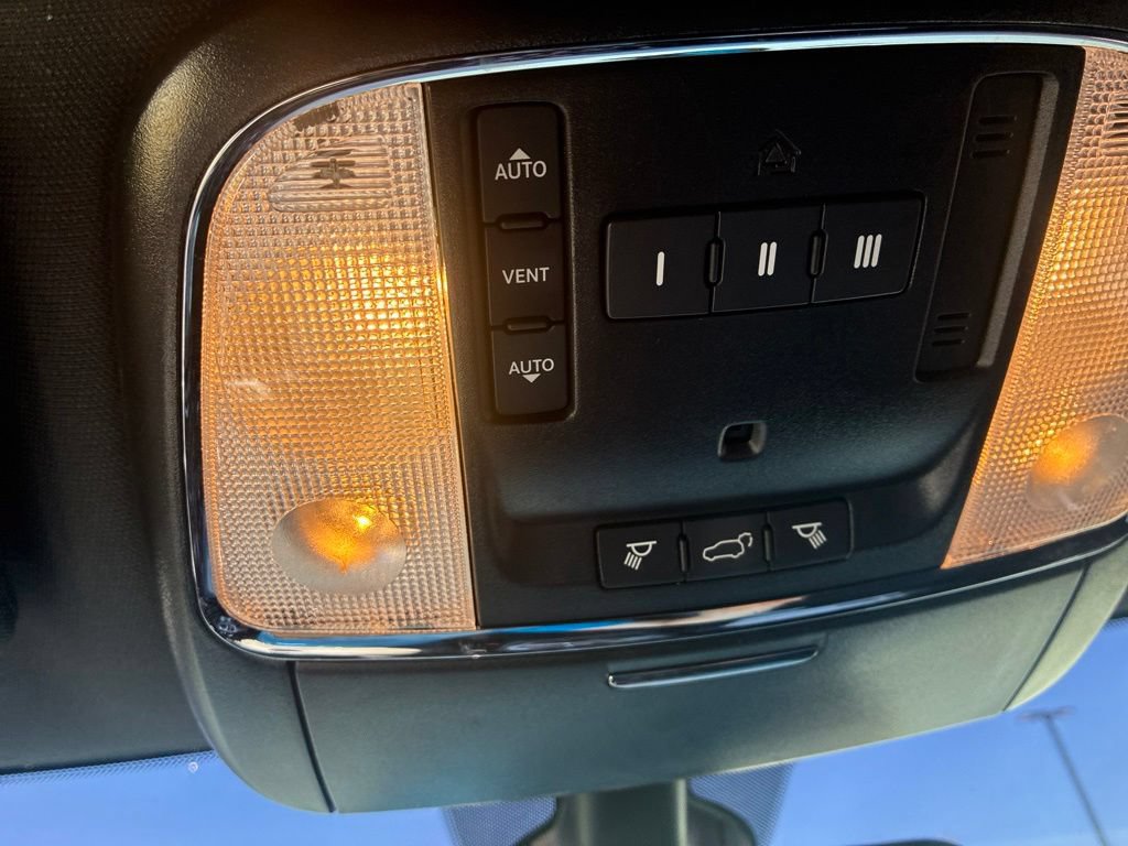 Used 2020 Jeep Grand Cherokee Altitude AWD/4WD image 17