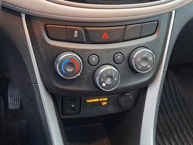 Used 2020 Chevrolet Trax LT w/ Sun & Sound Package image 16